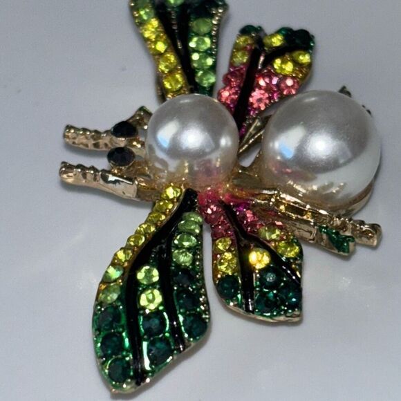 NWT Betsey Johnson butterfly rainbow crystal pin/brooch pearl - Picture 5 of 6